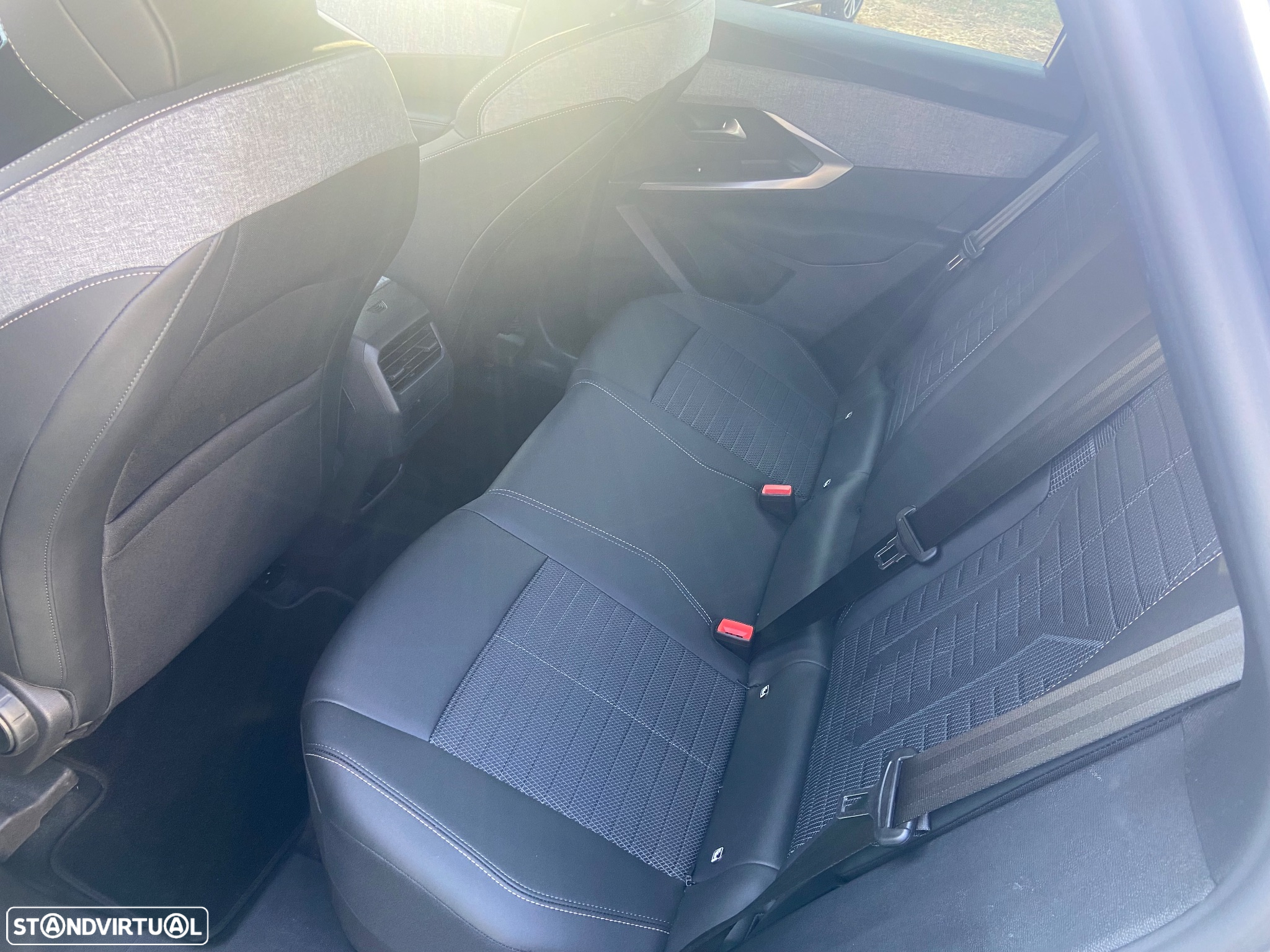 Peugeot 3008 Hybrid 145 e-DSC6 Allure - 19