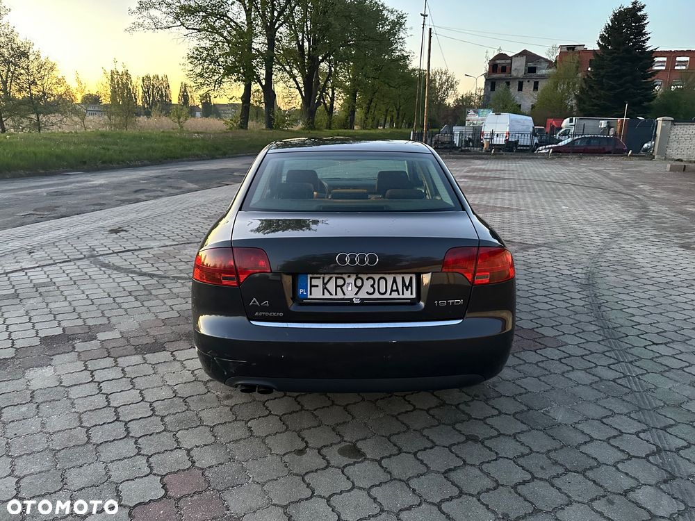 Audi A4 Limousine - 3