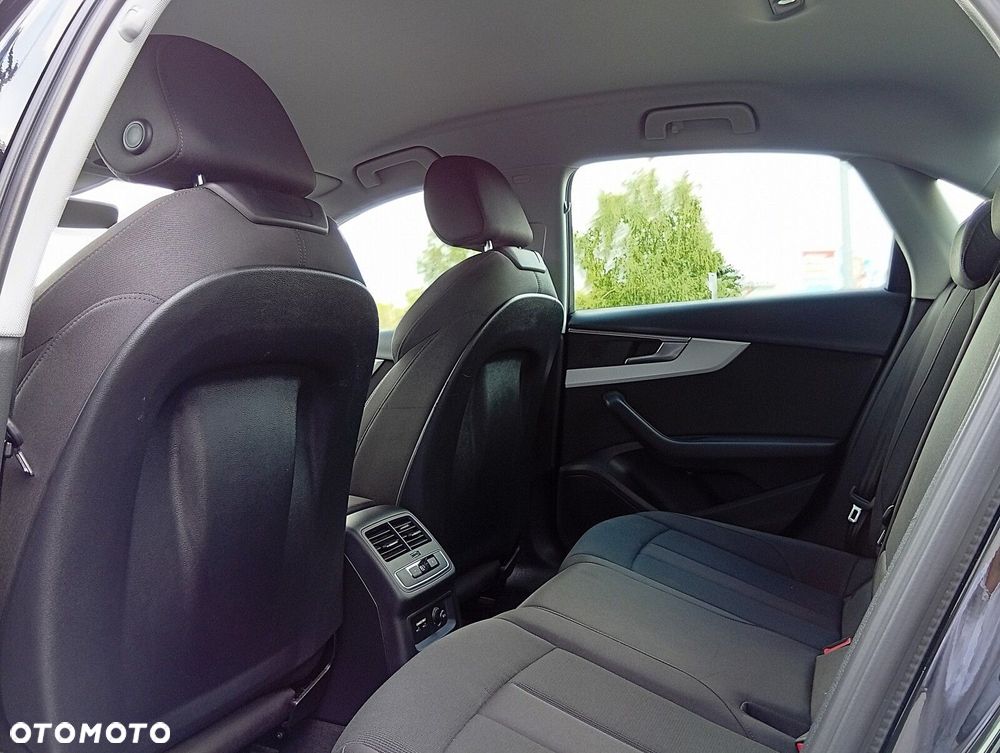 Audi A4 Limousine - 10