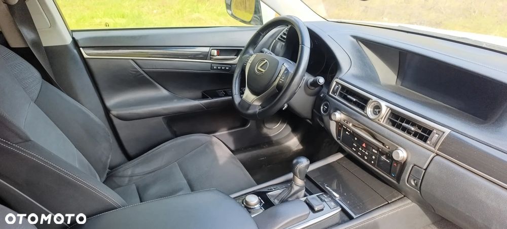 Lexus GS 300h - 11