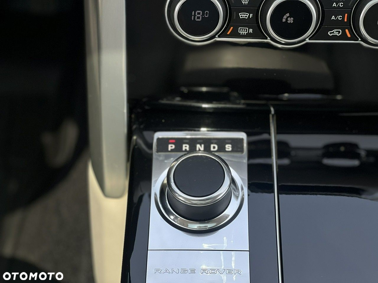 Land Rover Range Rover 4.4SD V8 Vogue - 17