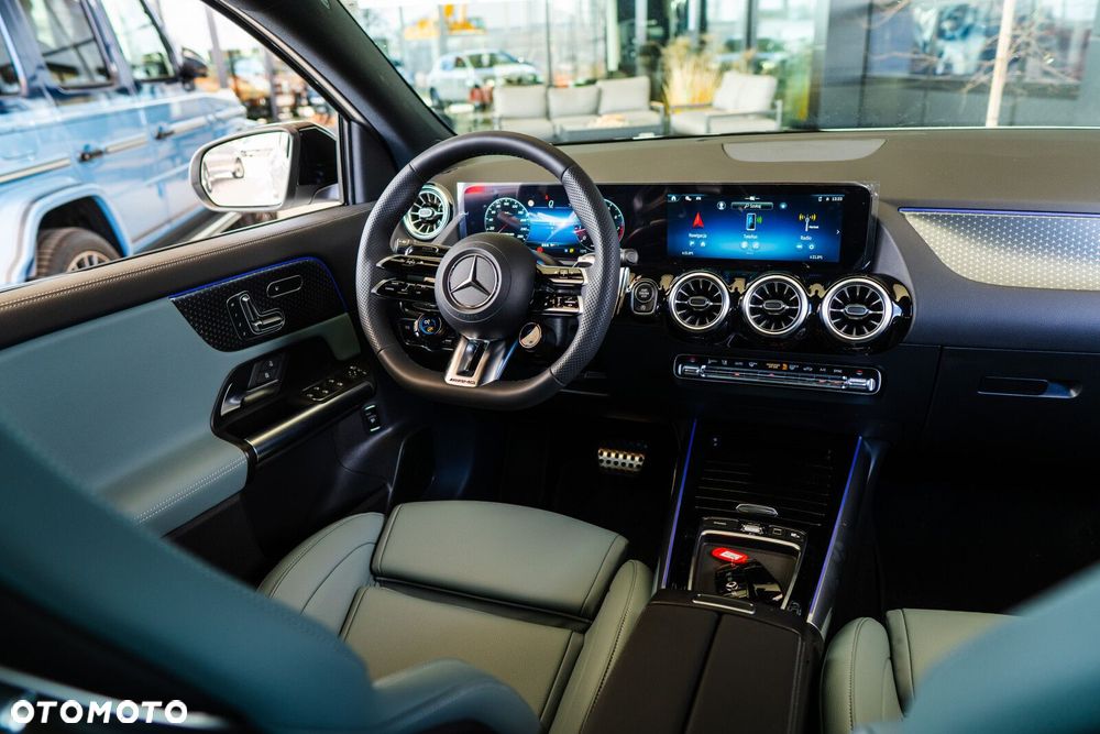 Mercedes-Benz GLA - 16