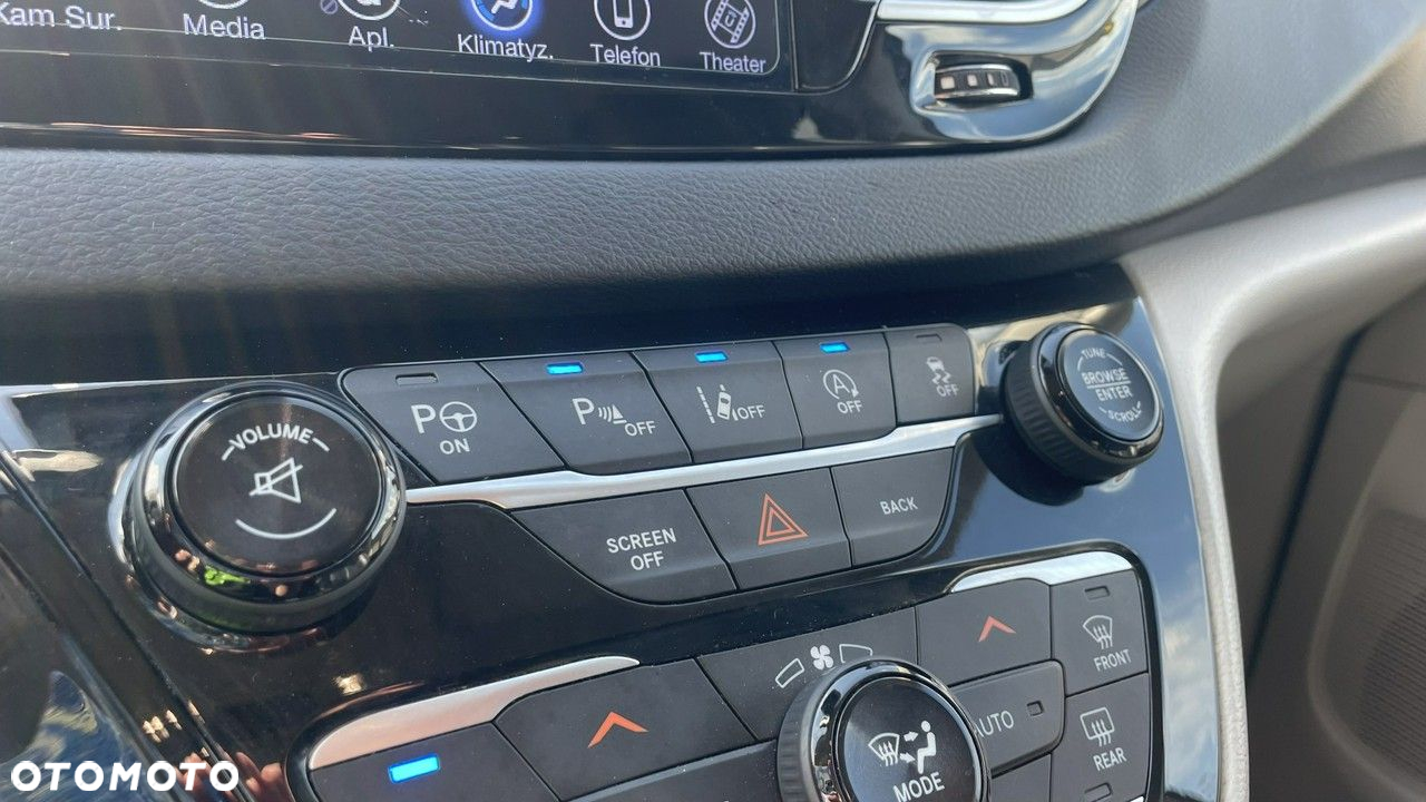 Chrysler Pacifica - 13