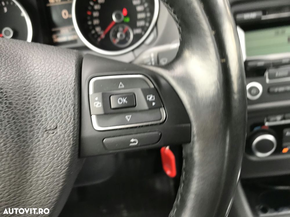 Volkswagen Golf 2.0 TDI DPF BlueMotion Technology DSG Comfortline - 20