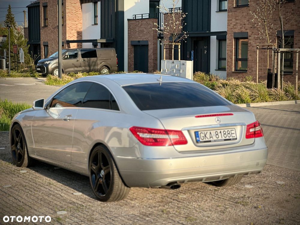Mercedes-Benz Klasa E 200 CGI BlueEFFICIENCY Automatik Avantgarde - 4