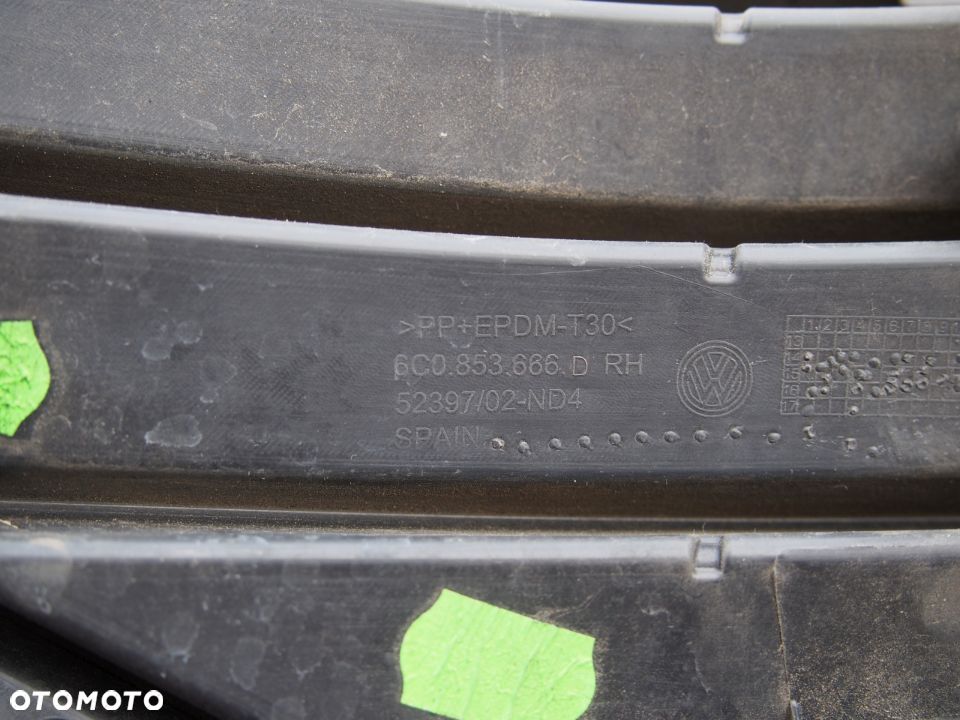 Volkswagen Polo Atrapa kratka prawa zderzak 14r FL Lift lakierowana - 3