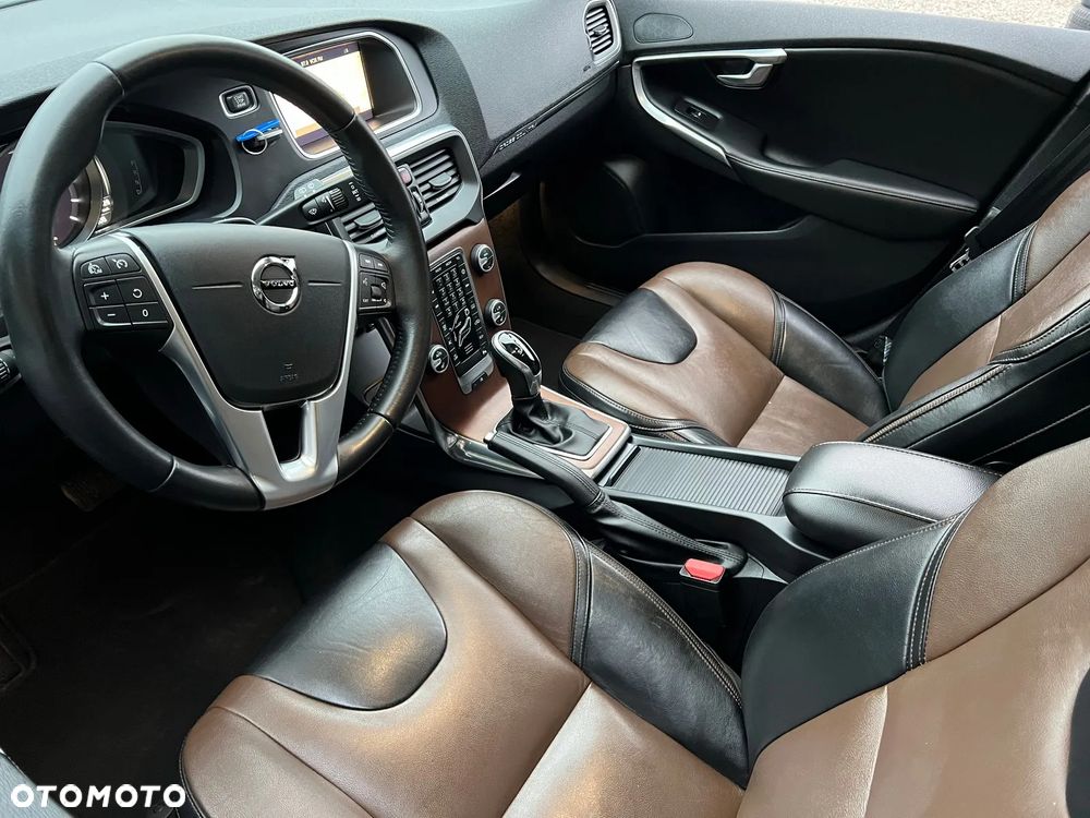 Volvo V40 Cross Country - 1