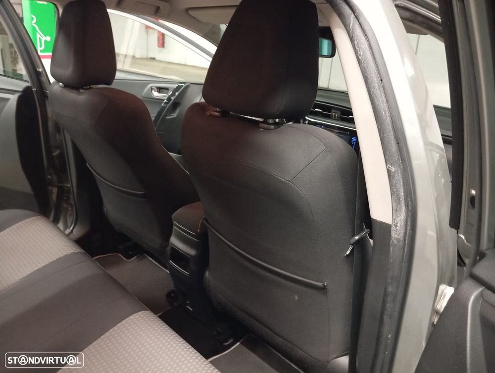 Toyota Auris 1.8 HSD Comfort +P.Sport+Navi - 23