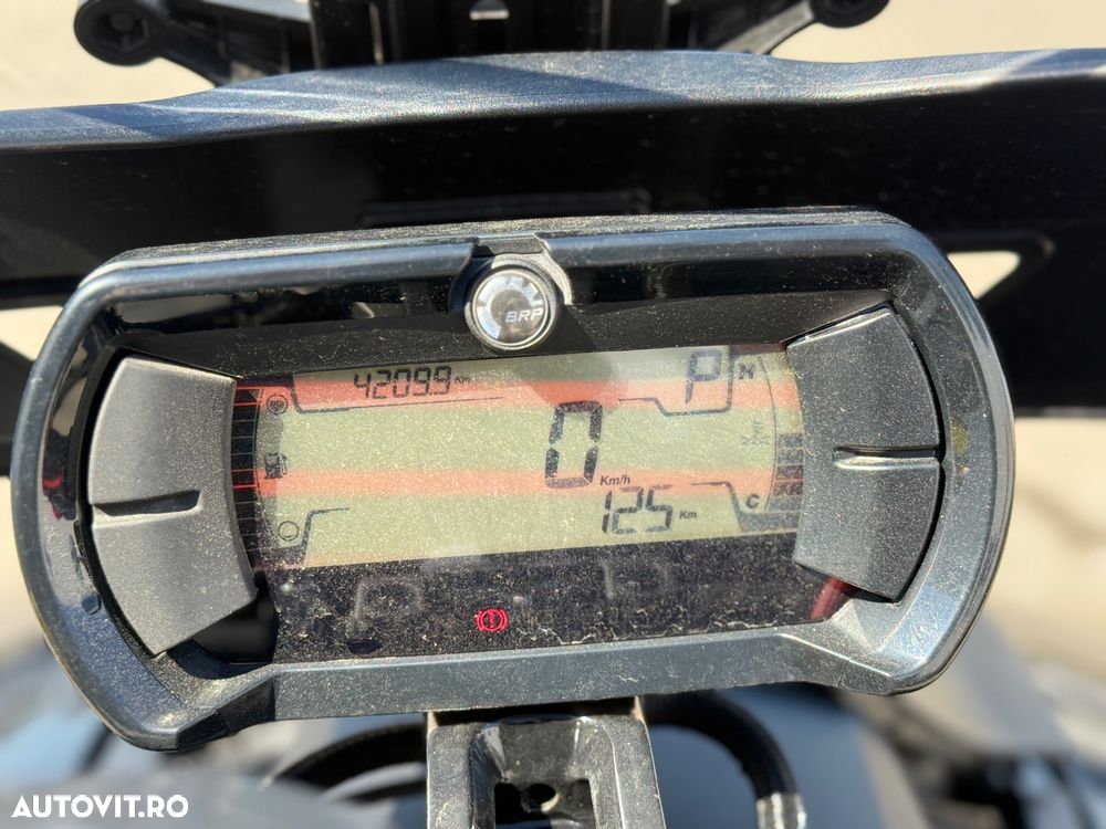 Can-Am Ryker 900 - 10