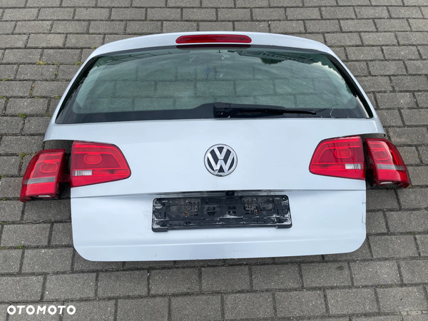 VW TOURAN II 10-15 tył tylna klapa lampa lewa prawa LA7W kompletna kamera