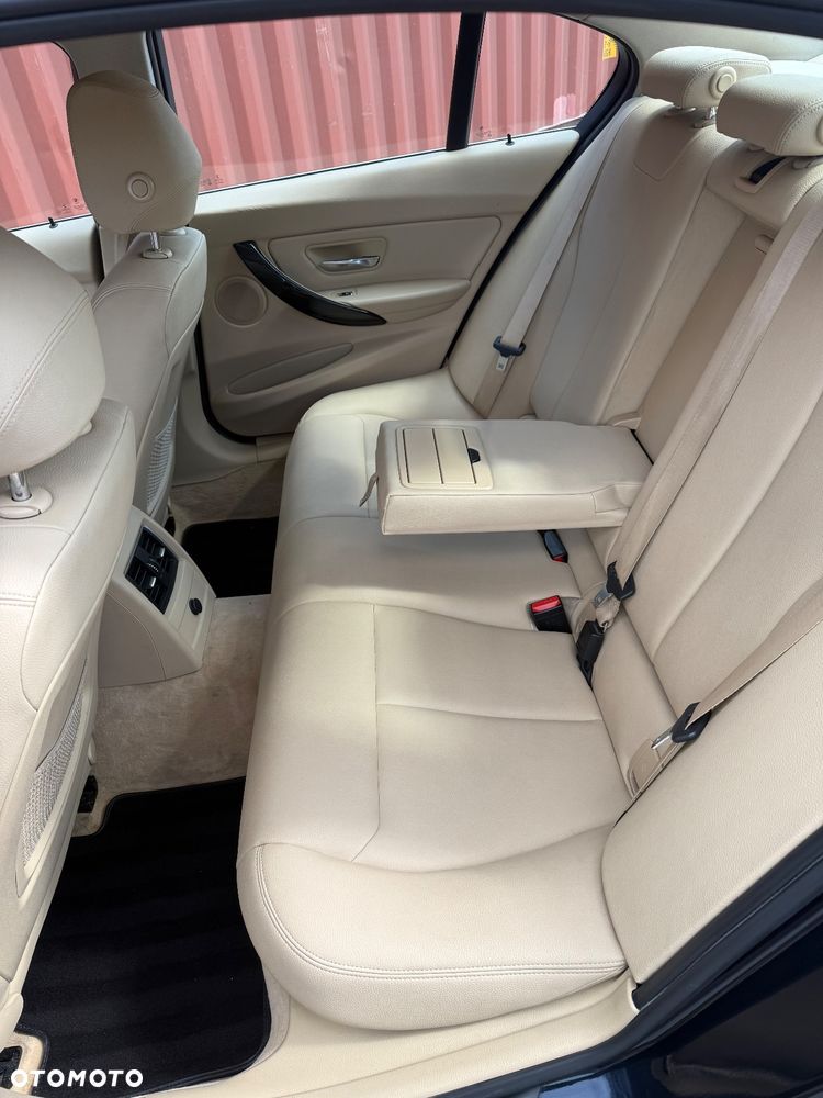 BMW Seria 3 318d Luxury Line - 7