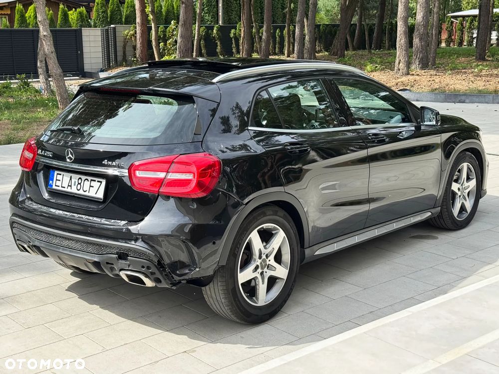 Mercedes-Benz GLA 250 4Matic 7G-DCT AMG Line - 14