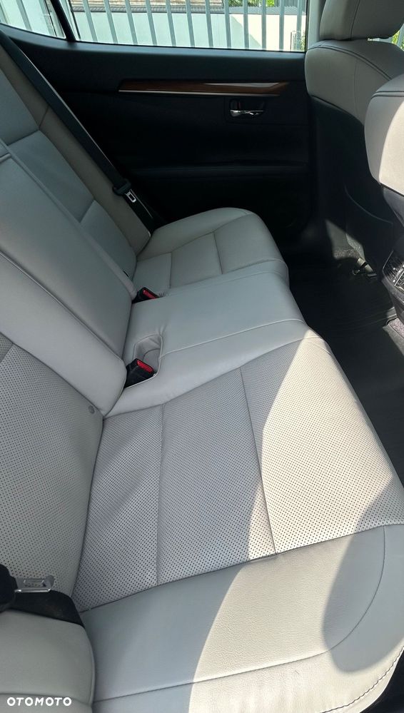 Lexus ES - 14
