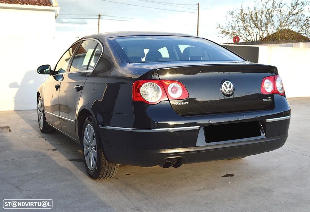 VW Passat 2.0 TDI Trendline BlueMotion - 6