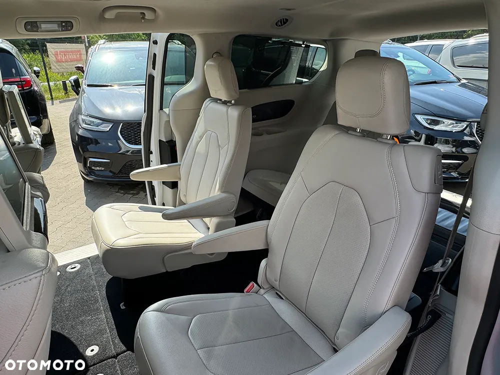 Chrysler Pacifica - 18