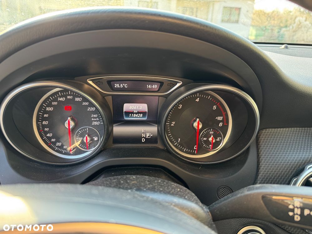 Mercedes-Benz GLA 180 (CDI) d 7G-DCT Urban - 4