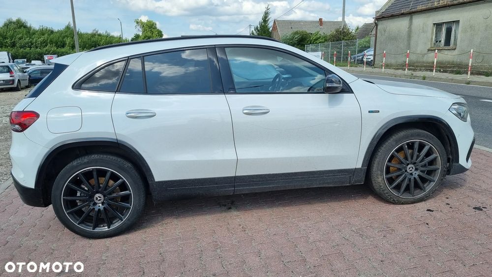 Mercedes-Benz GLA 250 e 8G-DCT AMG Line - 3