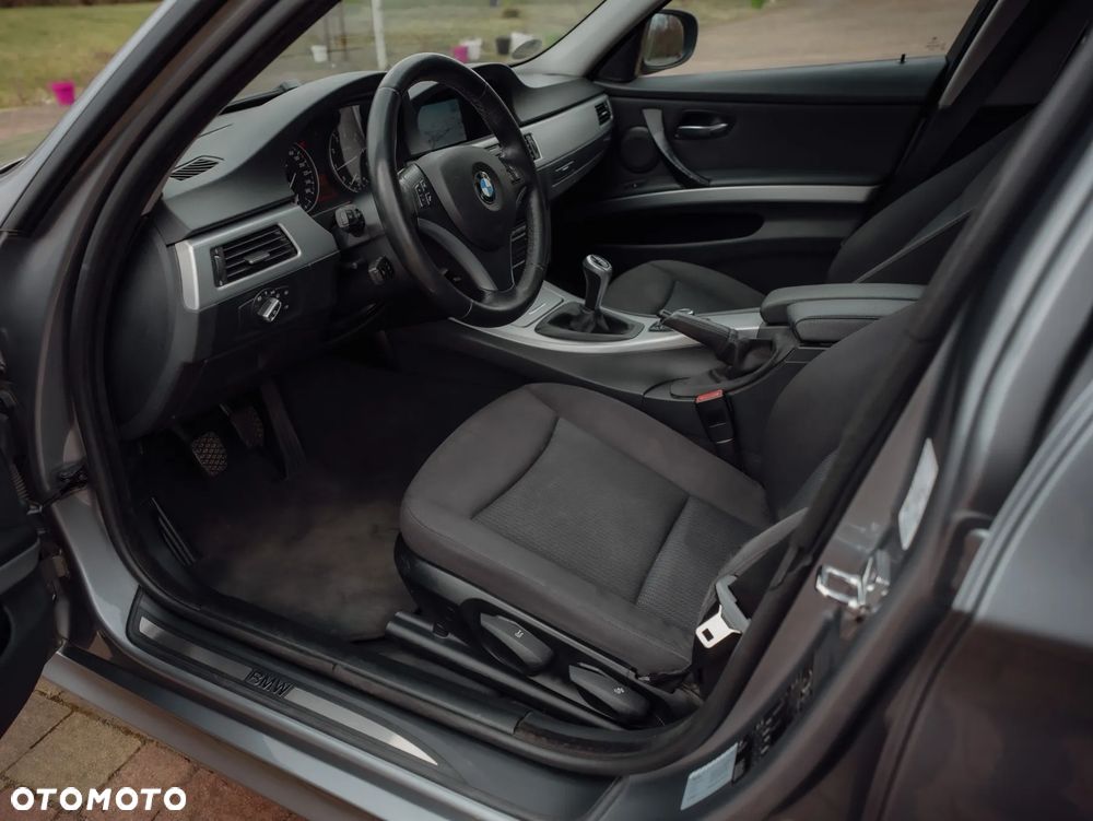 BMW Seria 3 320i Edition Sport - 16