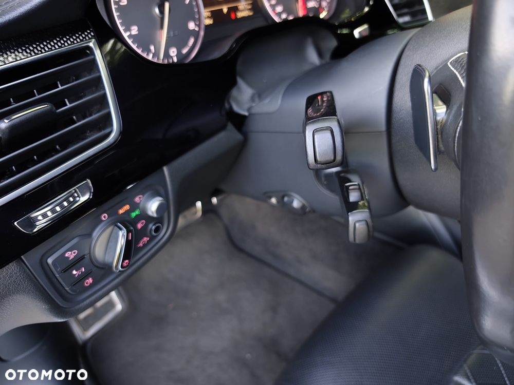 Audi S8 - 35