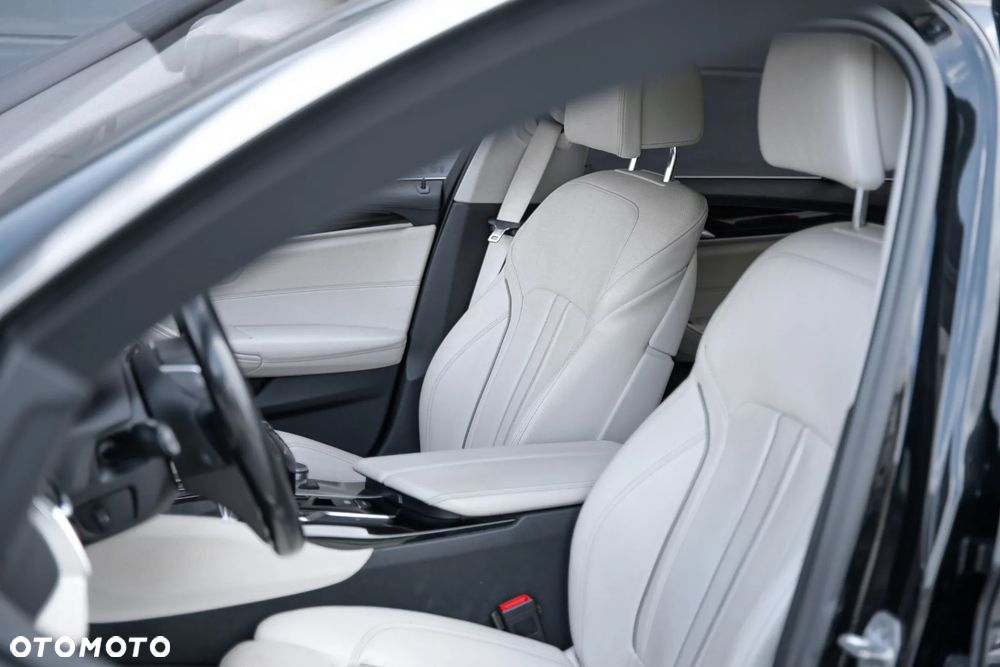 BMW Seria 5 520d xDrive Luxury Line - 27
