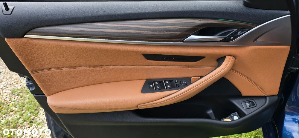 BMW Seria 5 518d Luxury Line sport - 36