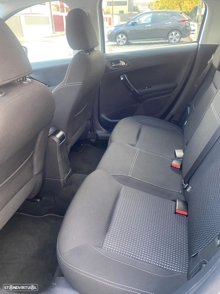 Peugeot 208 PureTech 82 Start & Stop Allure - 16