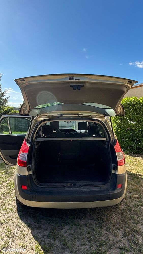Renault Scenic 1.6 16V Expression - 11