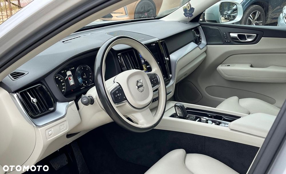 Volvo XC 60 B4 D AWD Geartronic Momentum Pro - 18