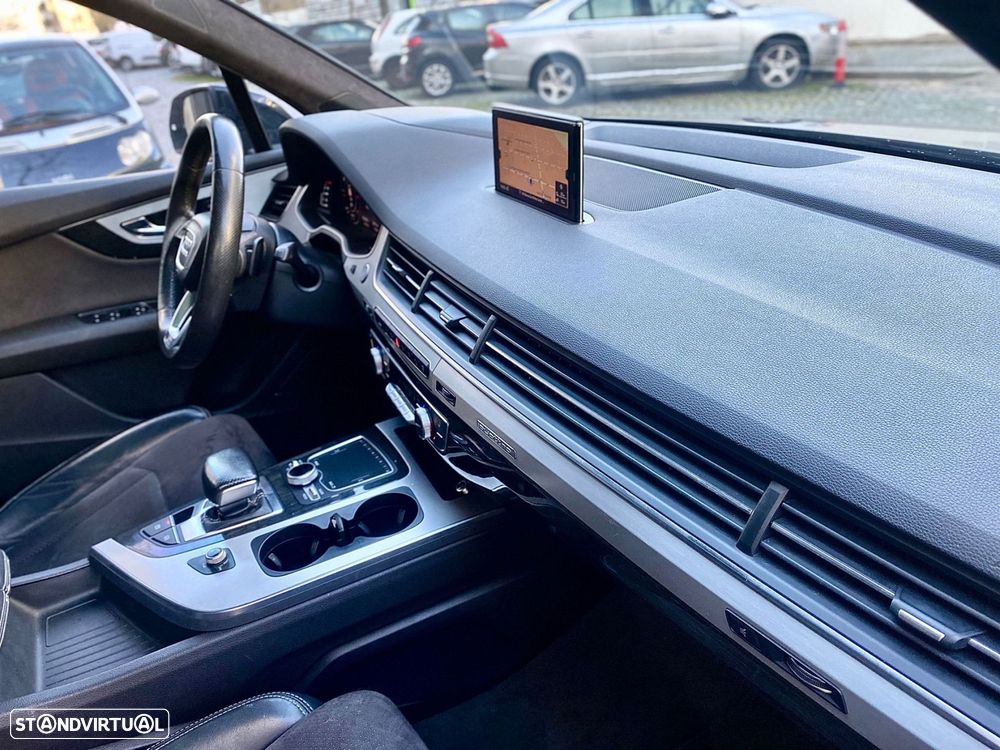 Audi Q7 3.0 TDI quattro S-line Tiptronic 7L - 32