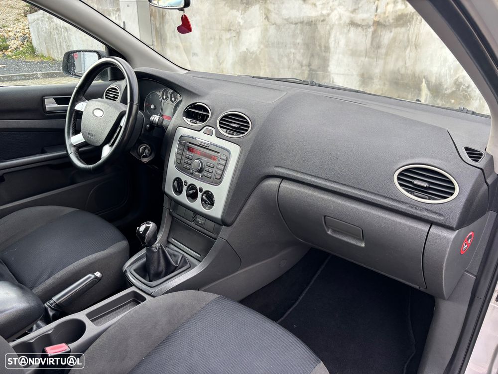 Ford Focus SW 1.6 TDCi Titanium - 23