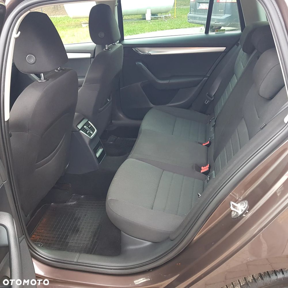 Skoda Octavia 2.0 TDI Elegance DSG - 8