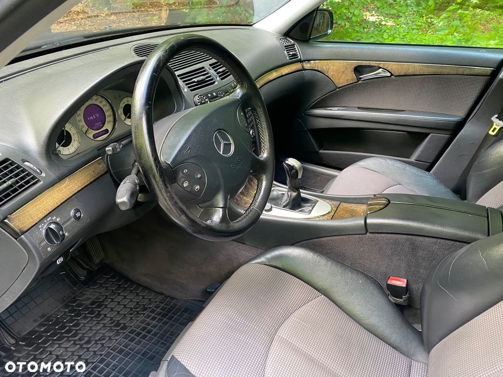 Mercedes-Benz Klasa E 240 T Avantgarde - 9