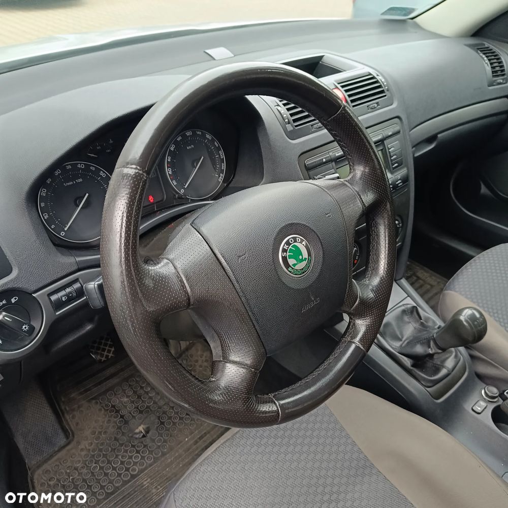 Skoda Octavia 1.6 Ambiente EU5 - 8