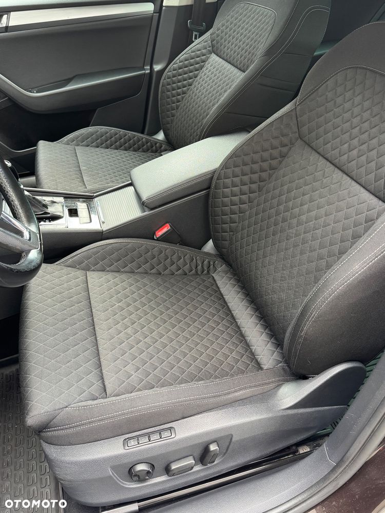 Skoda Superb 2.0 TDI Style DSG - 8