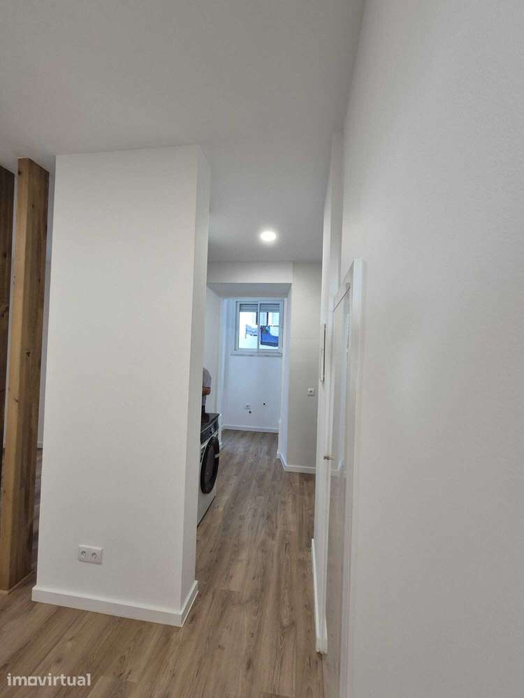 Apartamento T3 transformado em T1 - Grande imagem: 5/36