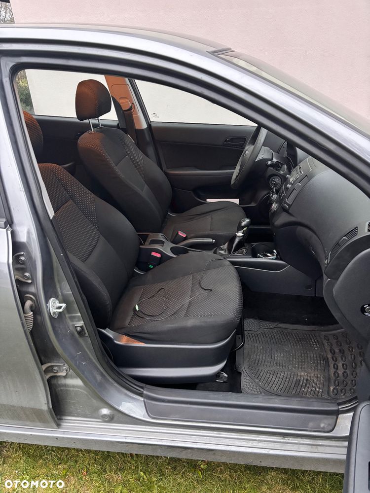 Hyundai i30 1.4 Base + - 9