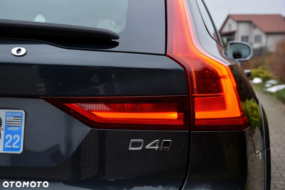 Volvo V90 Cross Country - 18