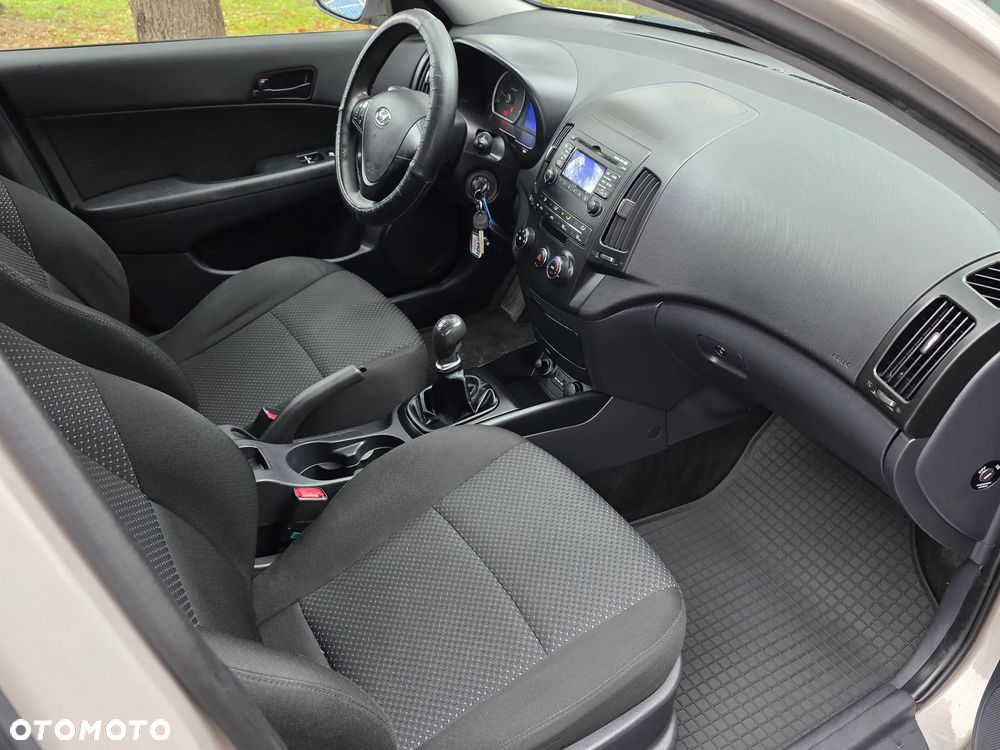 Hyundai i30 1.6 CRDi Comfort World Cup - 11