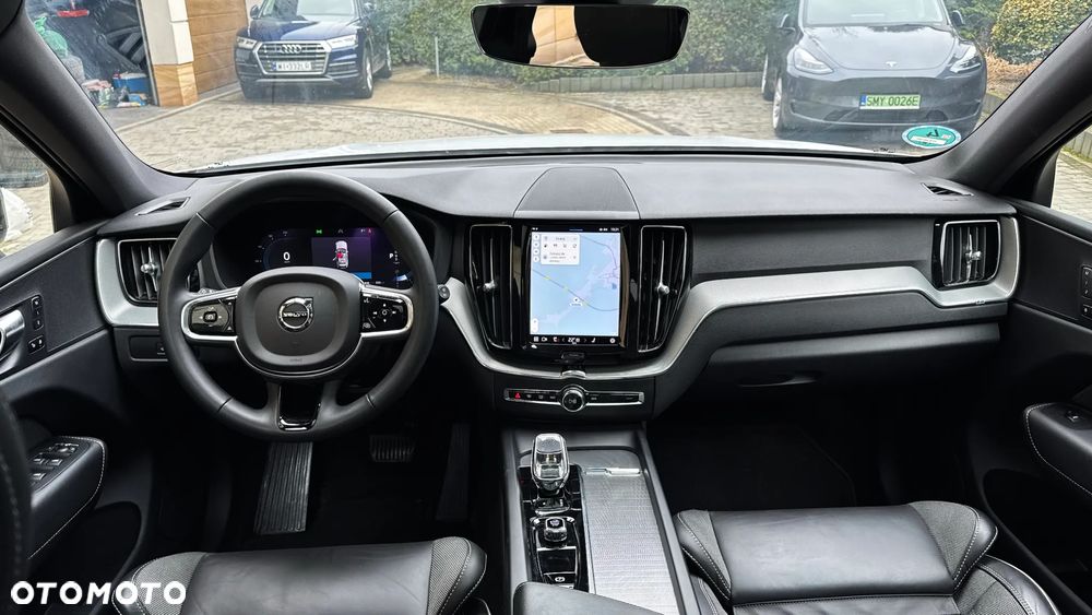 Volvo XC 60 B4 D AWD Plus Dark - 25
