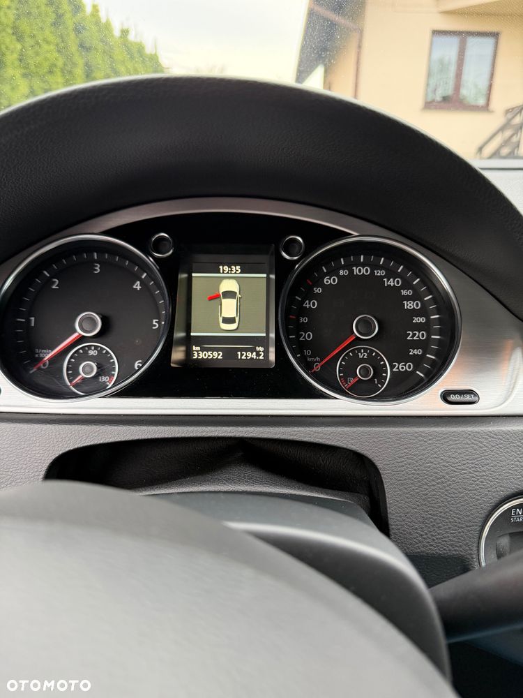 Volkswagen Passat 2.0 TDI Highline R-Style DSG - 24