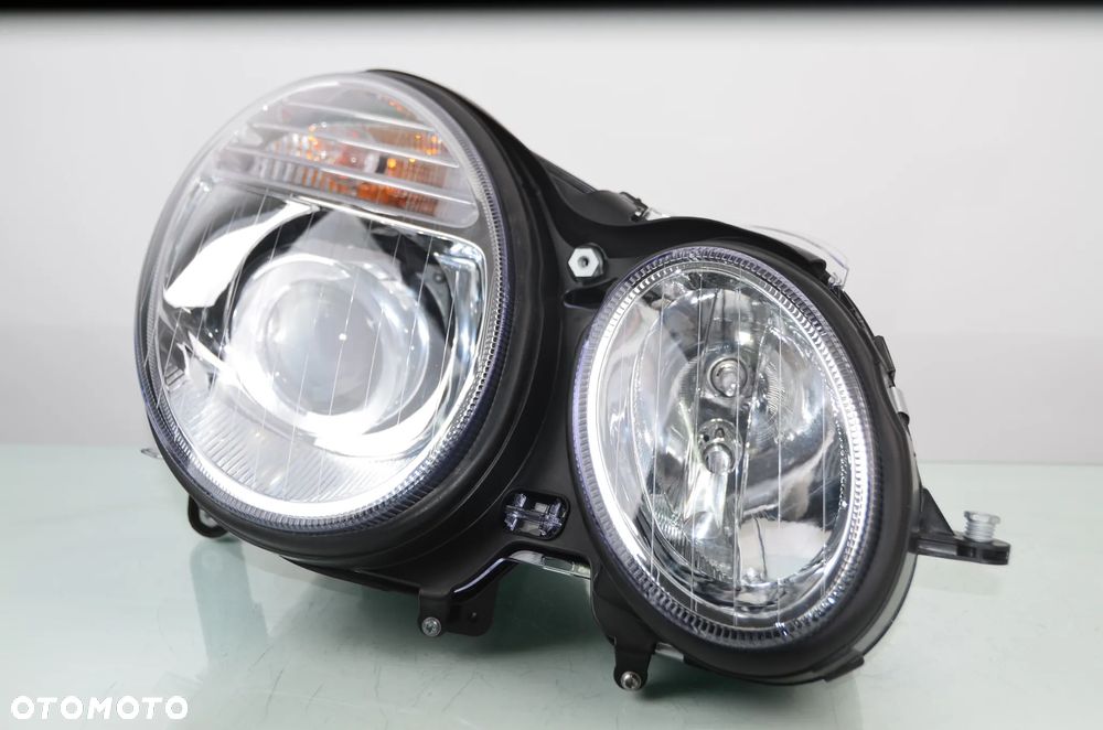 MERCEDES E-KLASSE W211 LIFT XENON SKRĘTNY A2118205261 PRAWA Przedni Oryginał - 2