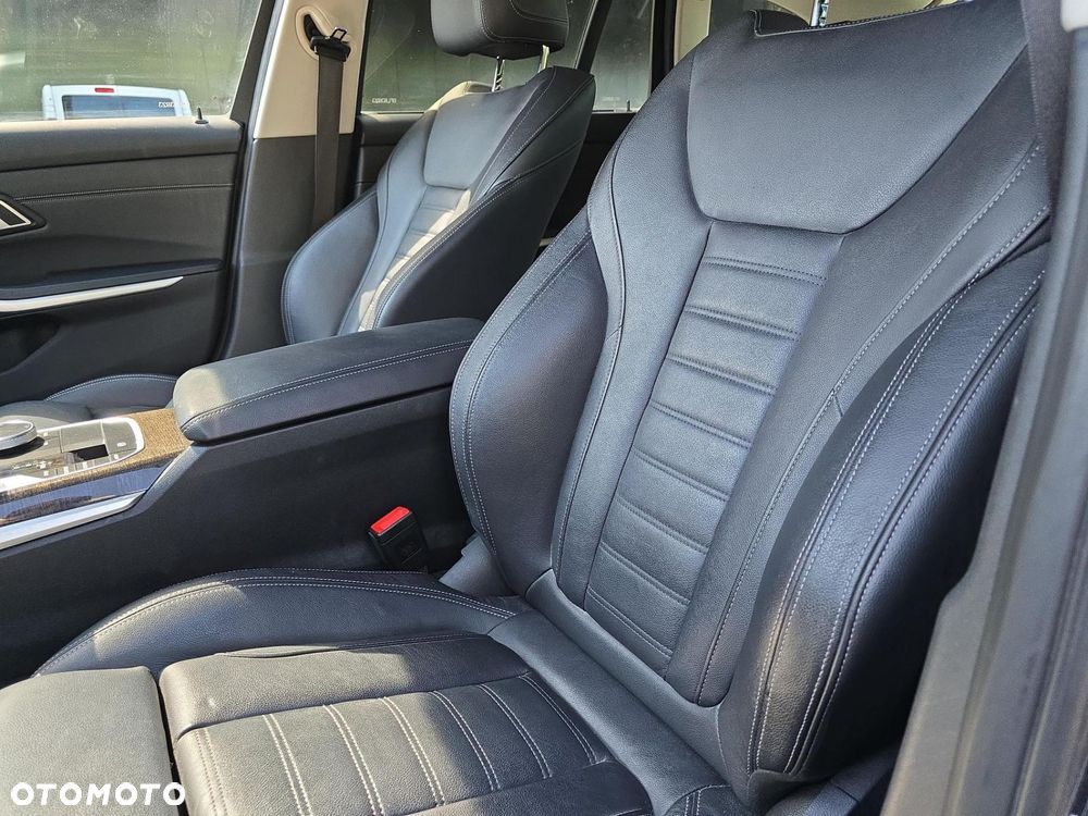 BMW Seria 3 320d Luxury Line sport - 14