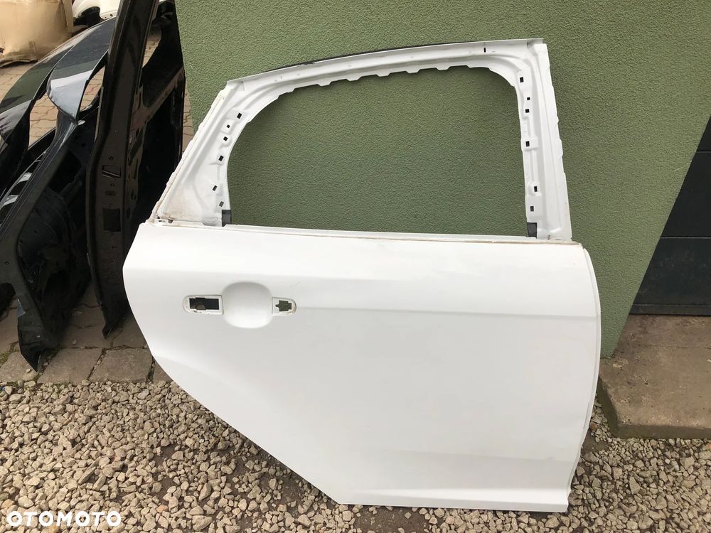 FOCUS MK3 LIFT KOMBI DRZWI PRAWY TYŁ KOMP KOLOR - 1