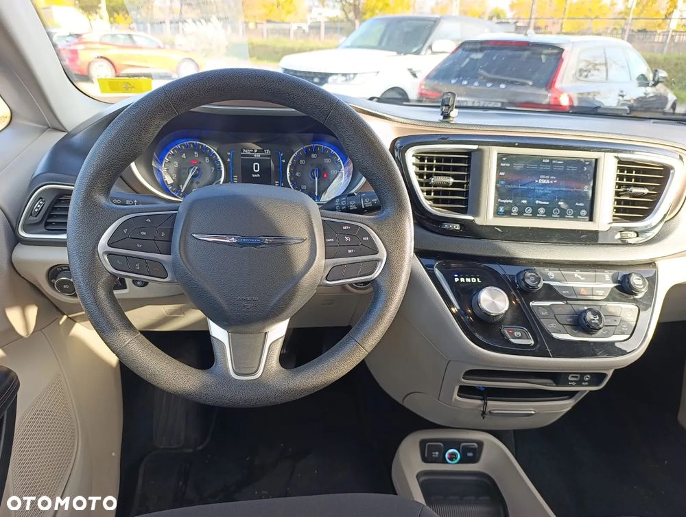 Chrysler Pacifica - 6
