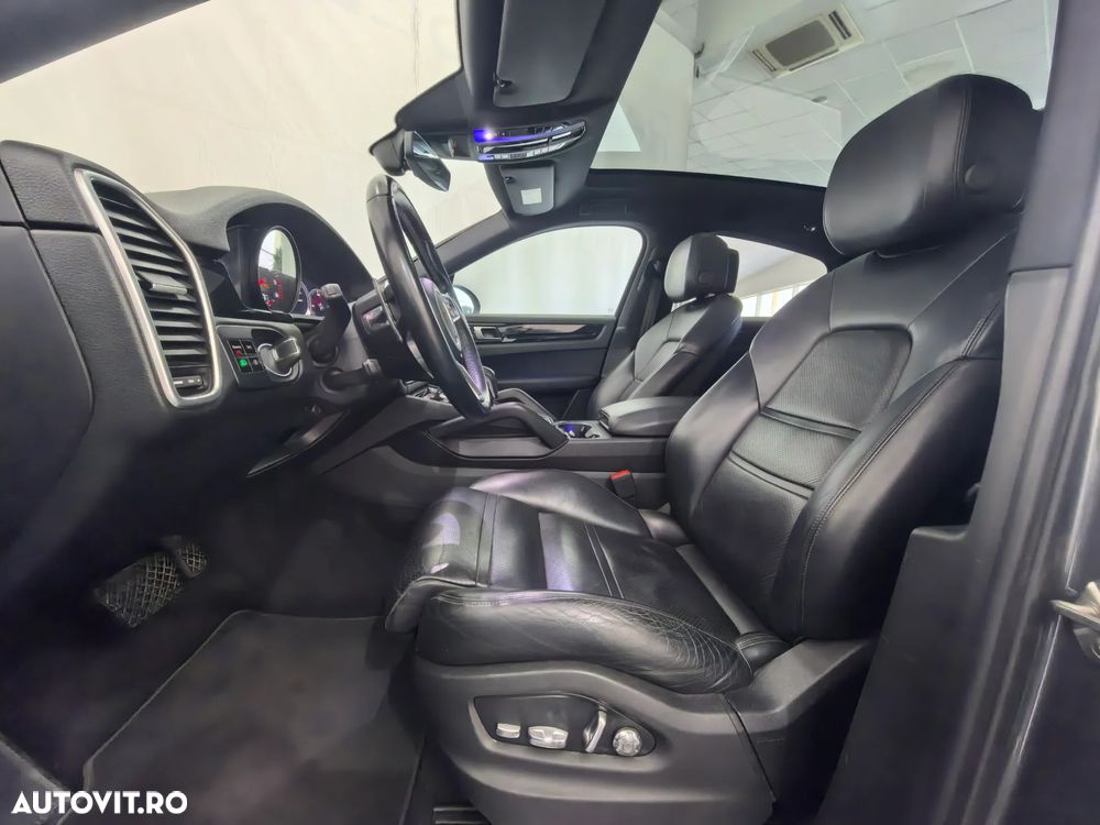Porsche Cayenne Coupe - 12