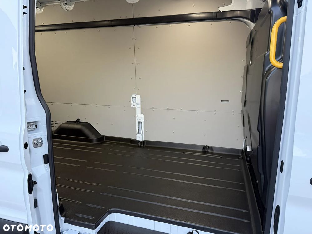 Ford Transit L4 Van - 5