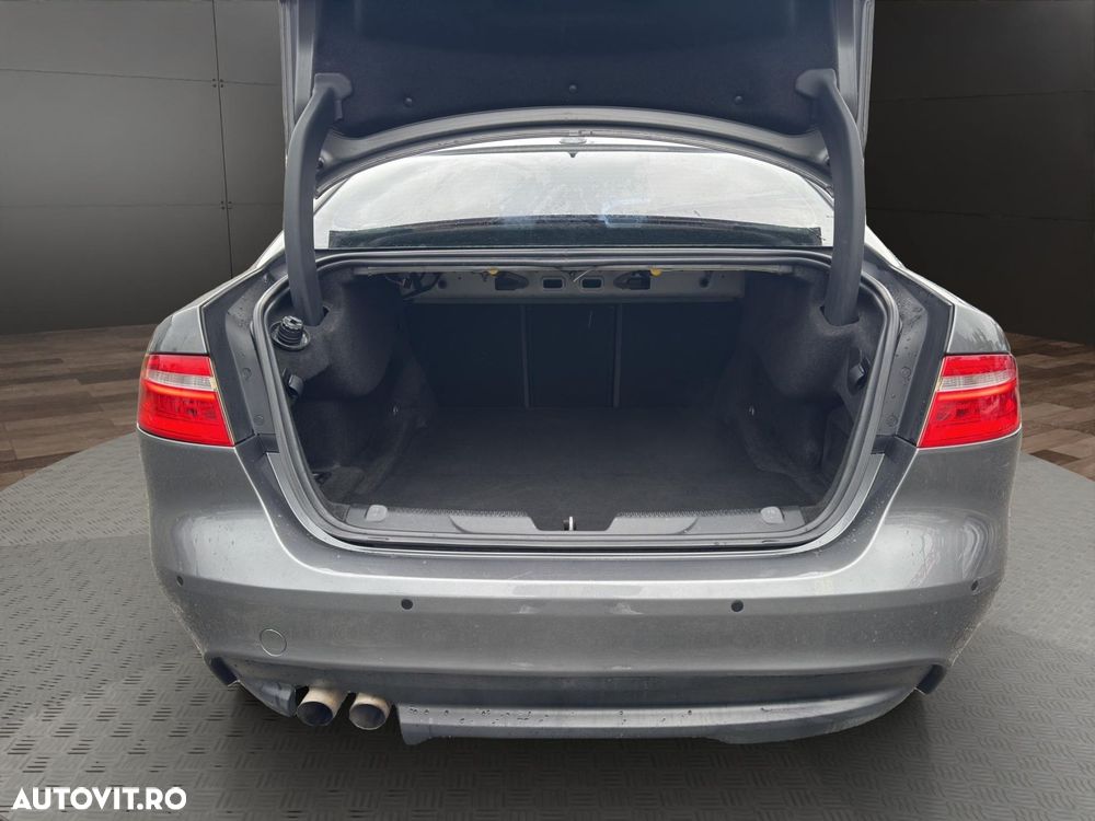 Jaguar XE - 17