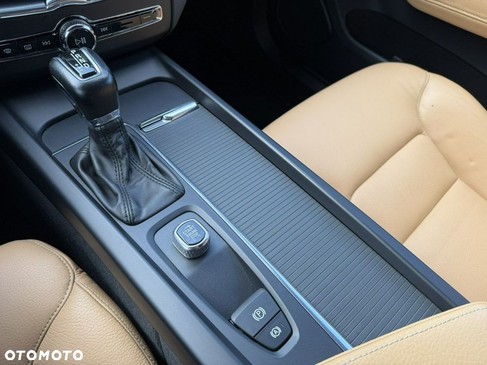 Volvo XC 60 D4 AWD Momentum - 29