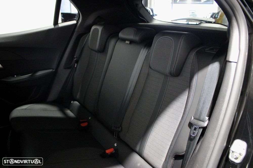 Peugeot 2008 1.5 BlueHDi Allure EAT8 - 23