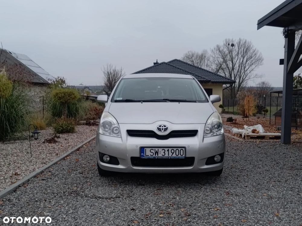 Toyota Corolla Verso 2.2 D-4D Gold 7os - 9
